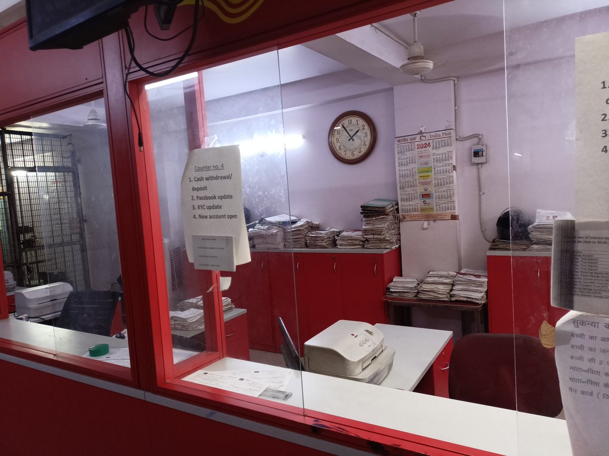 shubht017's tweet photo. @IndiaPostOffice
No wonder why govt always goes for privatisation.
no one is at his counter,On asking they say lunch time 
location Post office BHOLANATH NAGAR SHAHDRÀ 110032 https://t.co/dQeUROQVWP