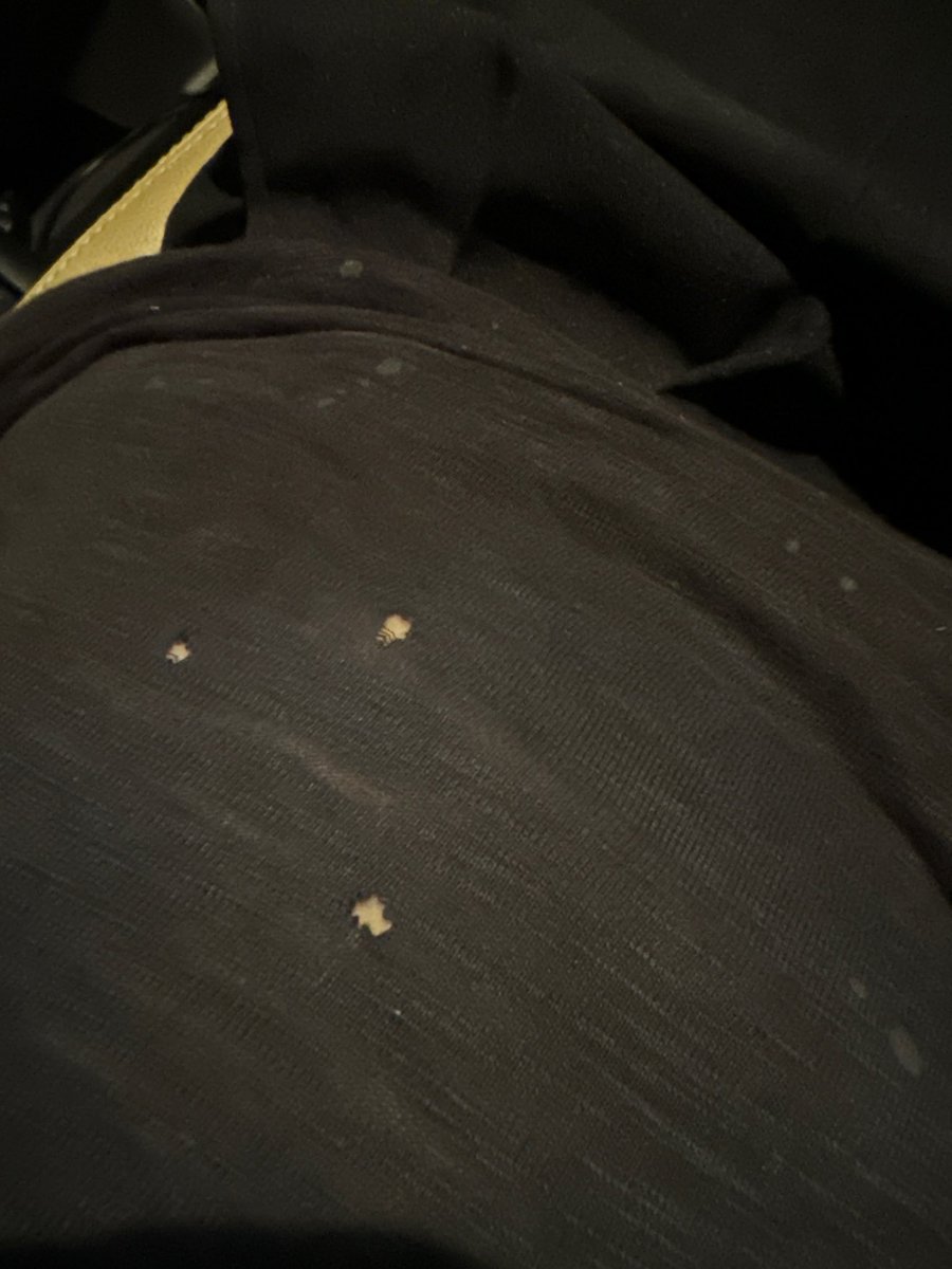 おわかりいただけただろうか

中年男性の着るTシャツに
人の顔のような何かが、、、