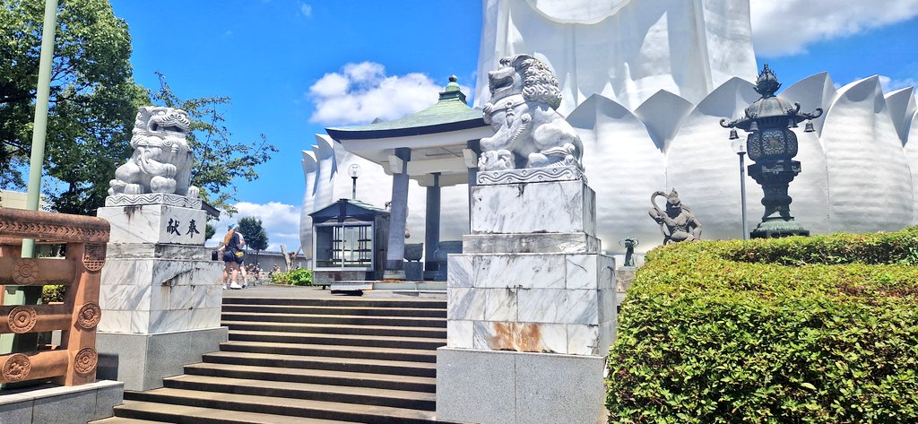 ChrisGlassGames's tweet photo. Day 3 of Japan but day 1 of actual sightseeing, went to Narita-San Buddhist temple in Kurume. https://t.co/ZX54cprloU