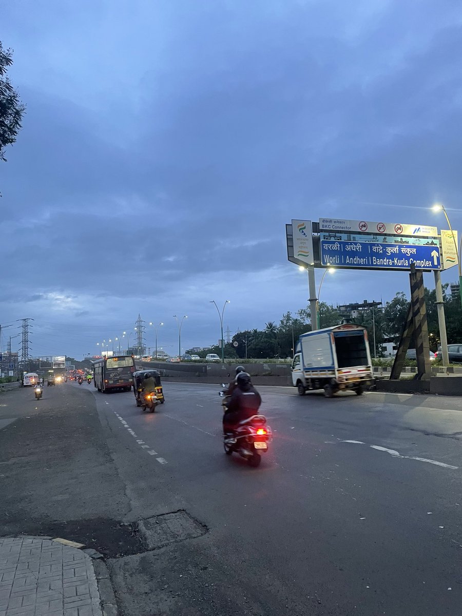 RahimShaikh1979's tweet photo. Bandra kurla by pass road near sion hospital , Bikers not allowed sign board is very small and bikers are not able to see the no entry sign , traffic police is taking cash under the left side tunnel, this is harassment and trap to take money , please put led lights sign board 🙏 https://t.co/R4eGVD5AmK