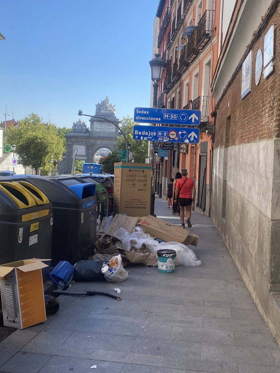 MADRID DECADENTE tweet media