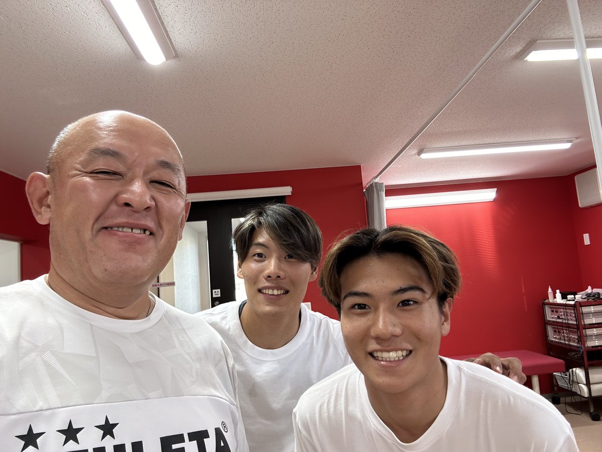 ImayanagidaTaka's tweet photo. また、また、長岡花火見に？OBが顔出してくれました。

山中吏翔・阪本湊士わざわざありがとうね。
2人ともイイ笑顔で、エェお兄ちゃんになってました。 https://t.co/yid4rirkR3