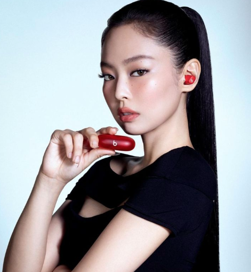 AboutMusicYT's tweet photo. BLACKPINK's Jennie has has acquired a trademark for her name, 'Jennie Ruby Jane'. https://t.co/wzlHiFo8H8