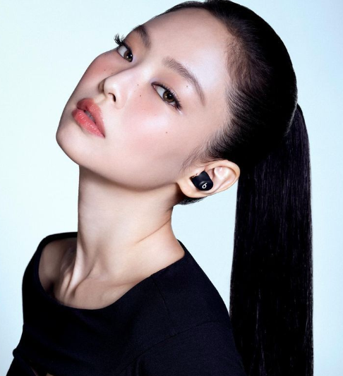AboutMusicYT's tweet photo. BLACKPINK's Jennie has has acquired a trademark for her name, 'Jennie Ruby Jane'. https://t.co/wzlHiFo8H8