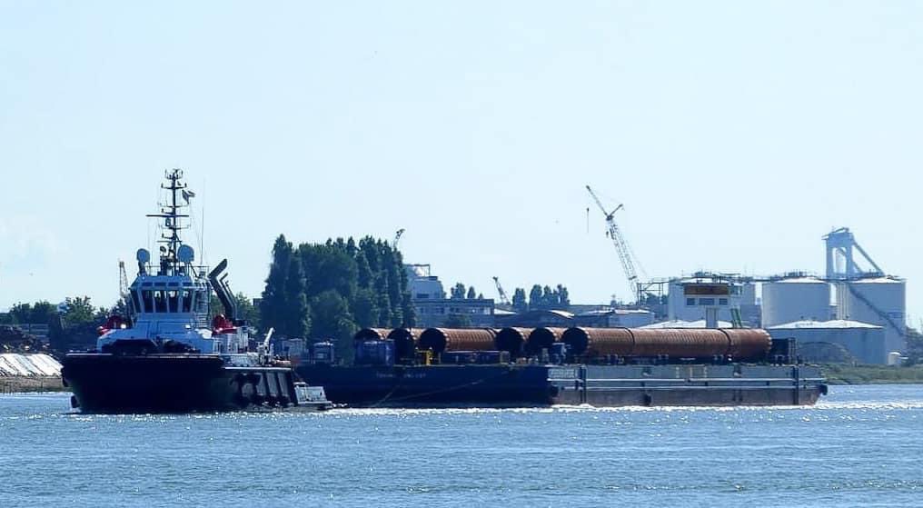 📸 | 𝗙𝗿𝗶𝗱𝗮𝘆 𝗣𝗶𝗰𝘁𝘂𝗿𝗲: 𝗘𝗡 𝗔𝗩𝗔𝗡𝗧 𝟯𝟬 &amp; 𝗭𝗢𝗗𝗜𝗔𝗖
Our seagoing tug EN AVANT 30 &amp; Pushboat ZODIAC towing GREENBARGE 4 with transport!
 
Picture by Havenvrienden Rotterdam – Jan Oosterboer

#towing #tug