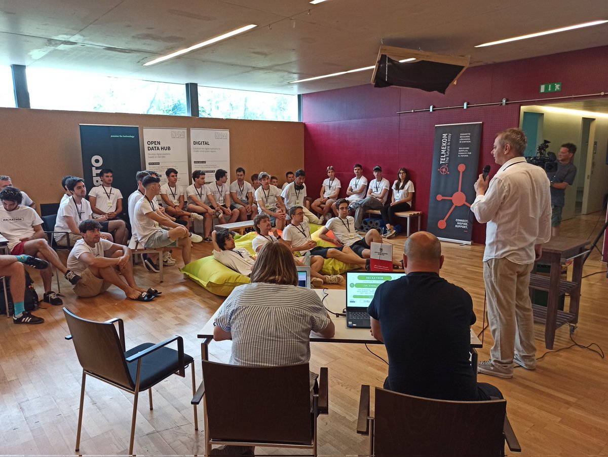 NOIhackathon's tweet photo. ๐ Opening time! @ohnewein from #NOItechpark is presenting this 2024 edition of #NOIhackathon. Developers and creators are getting to know each other. Who will be the right team mate? #hackbz https://t.co/bGoENCArOH