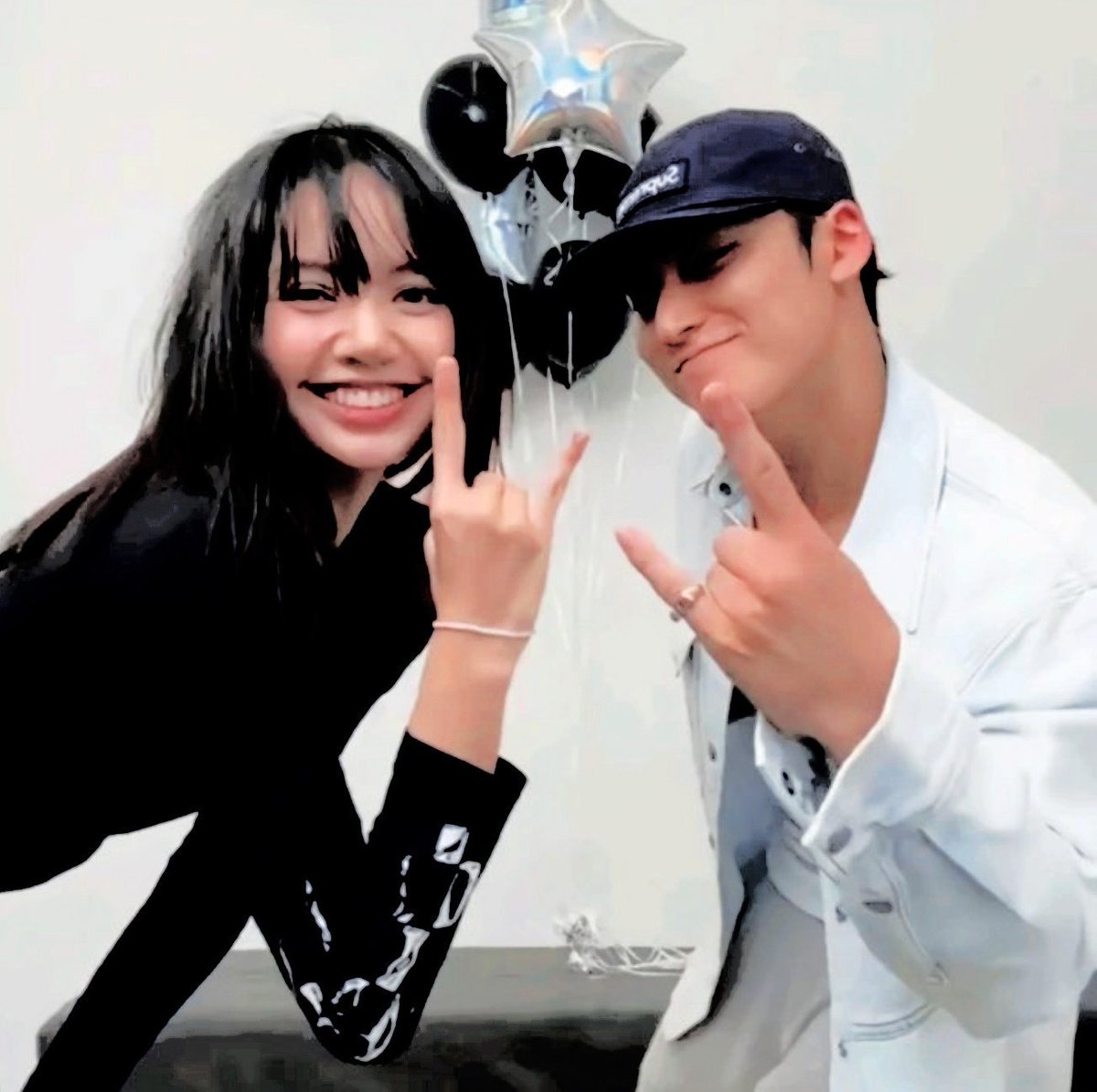 asthorcse's tweet photo. ㅤ

asthoɾcธe ❫、⸻̸blœguᦸ:ᰪ02Ꮉaug.
gruplarının rapten🎤sorumlu ikilisi olarak
bitiriş pozumuzu da   «rockstara»   uygun..
seçtiğimiz umarım gözlerden kaçmamıştır.
“make your favorite singer wanna rap, baby
la la” diyerek sözlerimi noktalıyorum.😉🤘🏻

⠀ https://t.co/hOg6xVPo7h