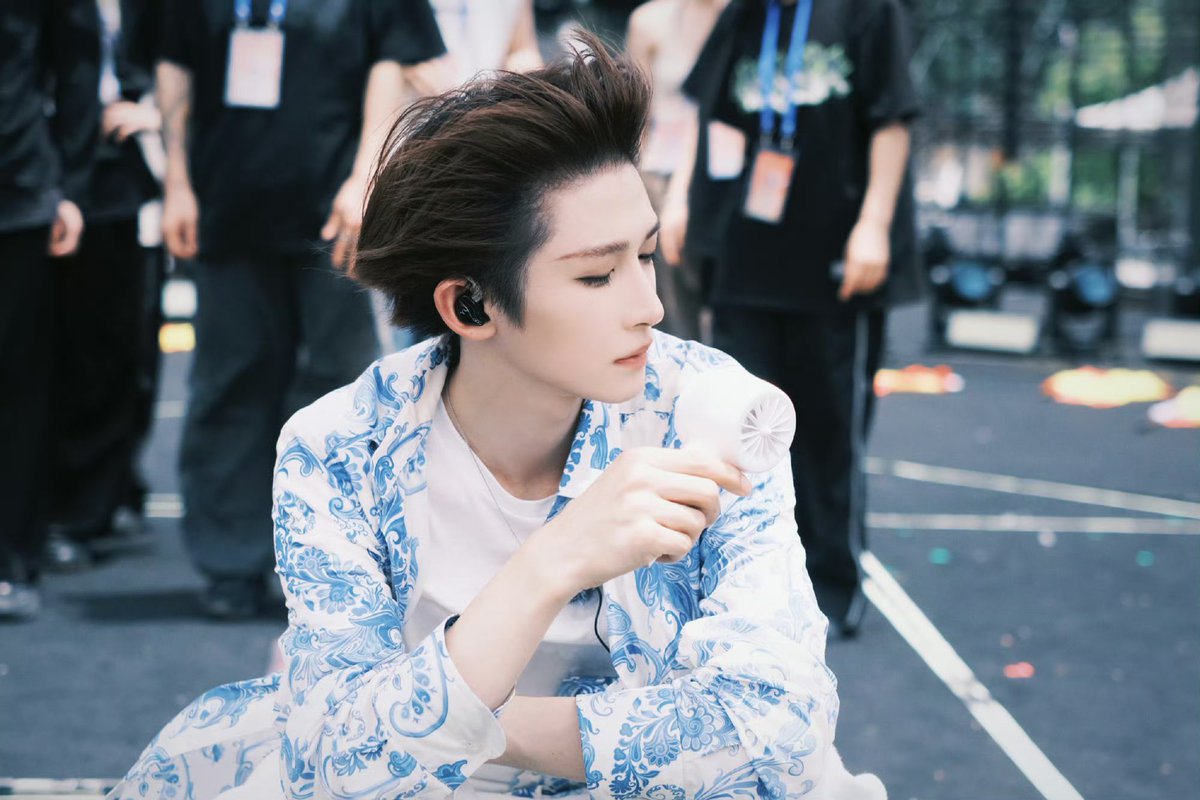 류위 공작실 🆙

이번 주 섬광적하천 리허설 사진

#리우위 #류위 #刘宇 #LiuYu