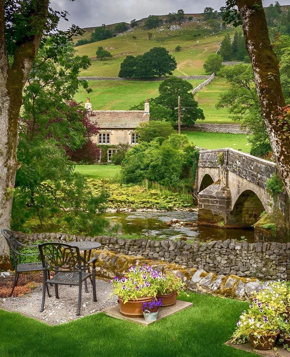 Breakfast in the Yorkshire Dales? ☕

Yes or No