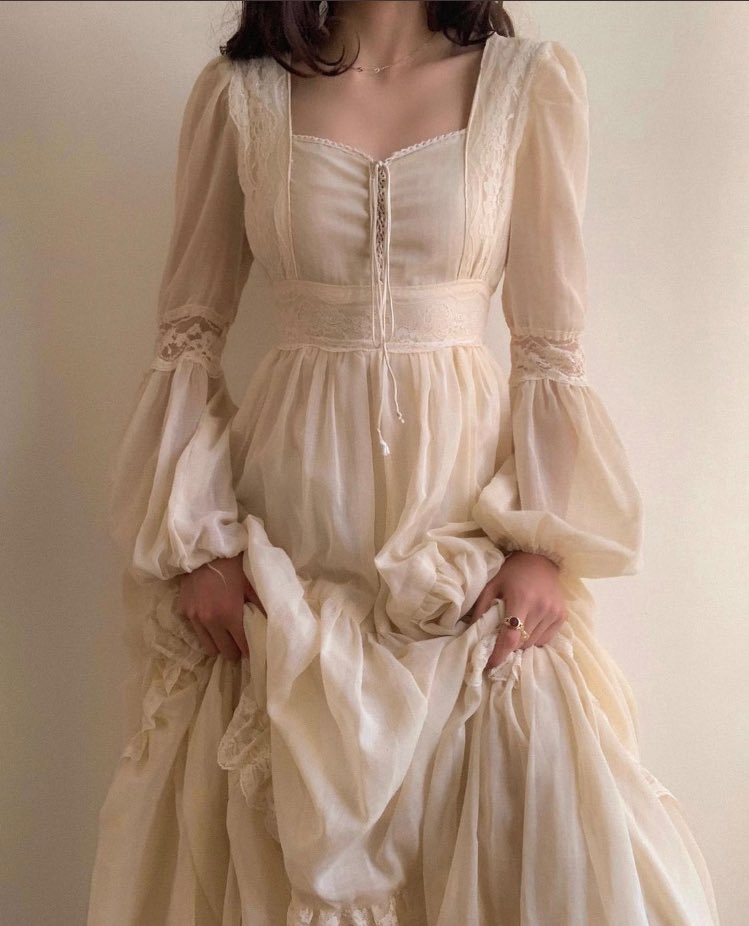 su elbisenin gündelik hayatta giyildiği zamanda yaşamak isterdim