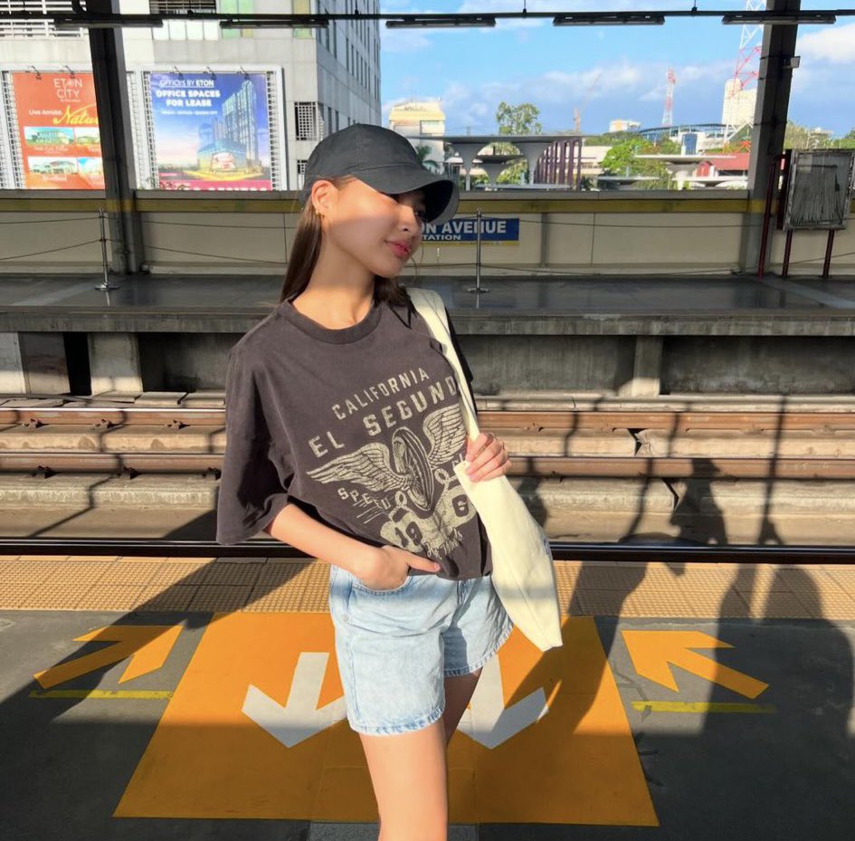 colmejho's tweet photo. finished jholet au. 

UN/LOVE

“Kahit ilang taon ang lumipas, balik pa rin tayo sa isa’t isa ha? Baka kasi wrong timing lang ngayon pero tayo talaga ang tamang tao para sa isa’t isa.” https://t.co/iYixdwkUVc