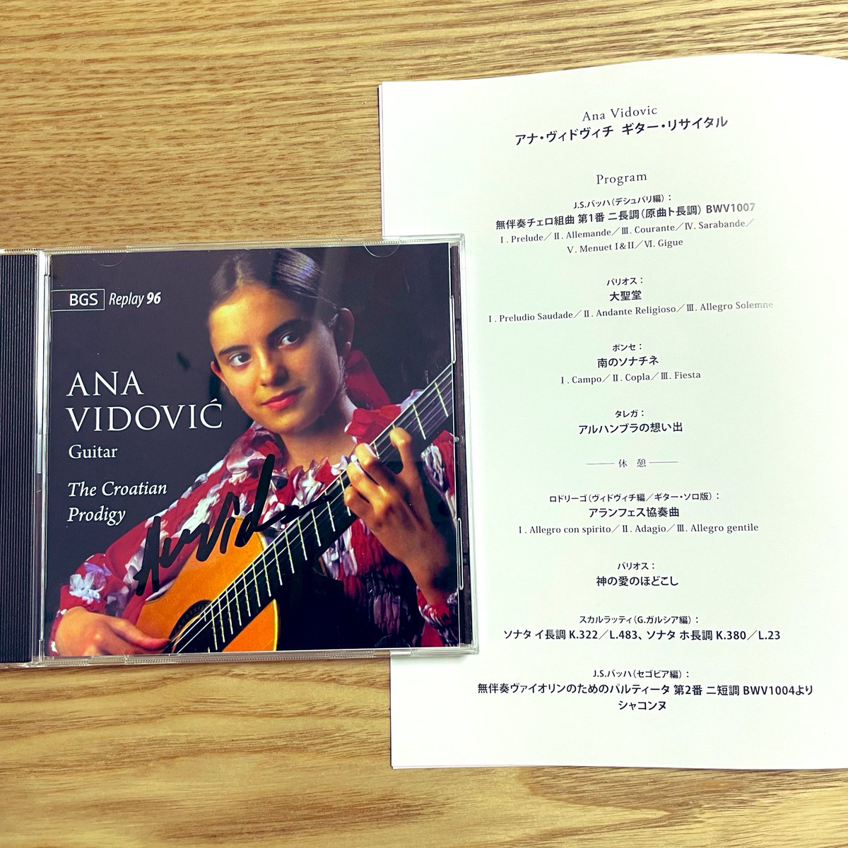Purin_Dorayaki3's tweet photo. 今日はこちら
アナ・ヴィドヴィチ　
ギター・リサイタル  
フィリアホール

なんて美しい響き✨
時にピアノの様な音色や、ギター一本で弾いているとは思えない音の世界にはただただうっとり✨
いつまでも聴いていたい心地よさでした♪  サイン会ではお話もでき益々ファンになりました😍
#AnaVidovic https://t.co/V43h4qrE6A