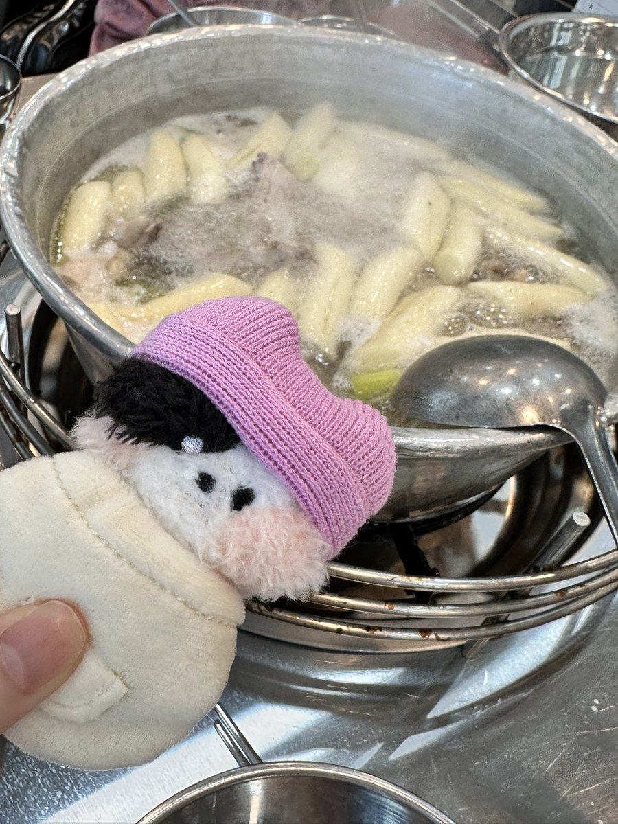 nvtryy's tweet photo. 🐈‍⬛🍴😋 https://t.co/VIbvyQslFC