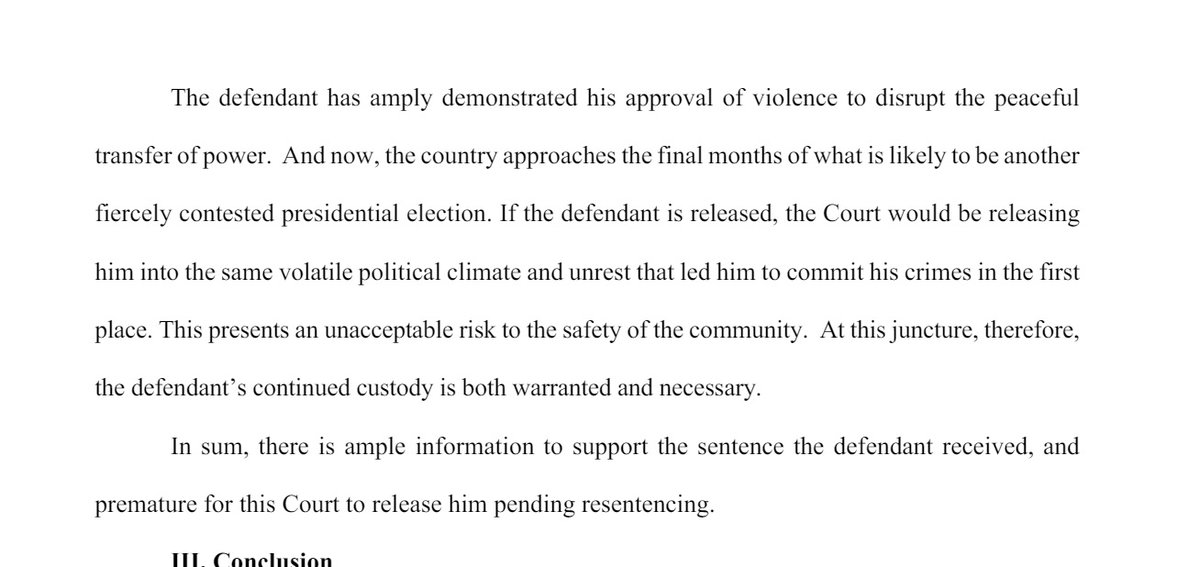 MacFarlaneNews's tweet photo. Quite a warning from Justice Dept, in a new Jan 6 criminal case filing...

About the risk that lies ahead =====> https://t.co/ZwVgCJxb5U