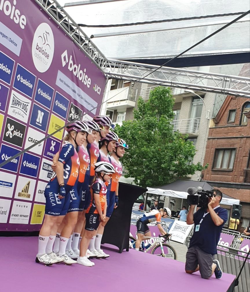 Inspiring the new generation at #BaloiseLadiesTour  👧🏽

#CpaWomen #WeAreTheRiders #StrongerTogether #Cycling #WomenCycling #RoadtoEquality