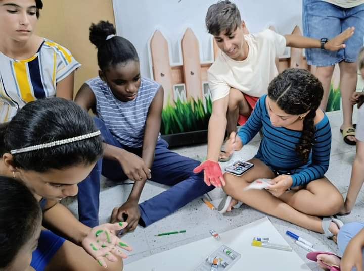 " Y en eso es en lo que más debemos pensar: en los niños de hoy, que son el pueblo de mañana.  Hay que cuidarlos y velar por ellos como los pilares con que se funda una obra verdaderamente hermosa y verdaderamente útil."
Desde #CubaMined
#FelizDíaDeLosNiños