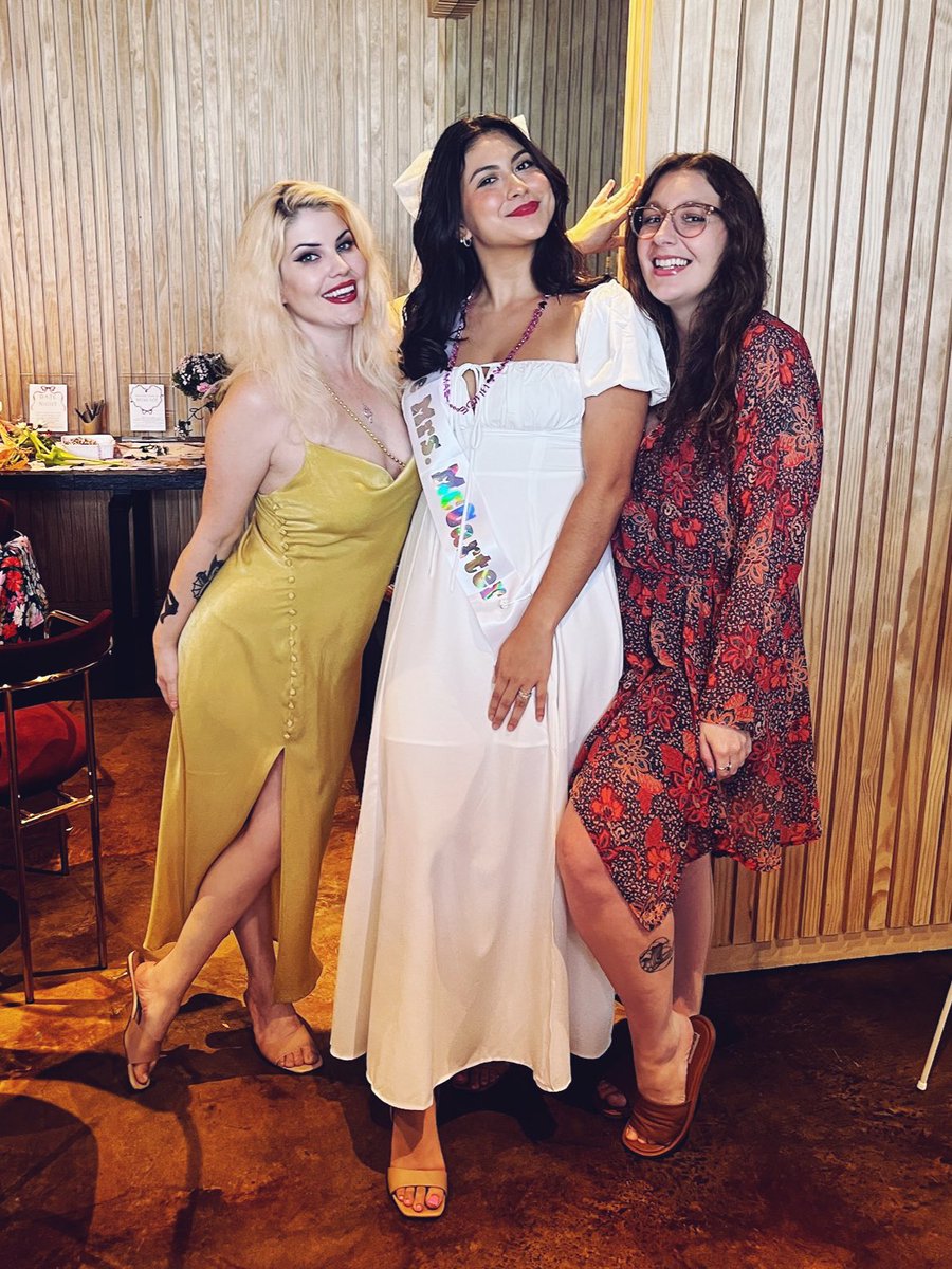 shaezilla's tweet photo. Yesterday with my ladies 🖤 https://t.co/EEE0BXYyxn