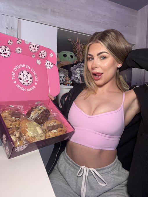 which cookie u taking a bite out of? 😜 https://t.co/twZkGnYhUN<a href="/tag/findom"class="tags"><span>#findom</span></a><a href="/tag/paypig"class="tags"><span>#paypig</span></a><a href="/tag/humanatm"class="tags"><span>#humanatm</span></a>