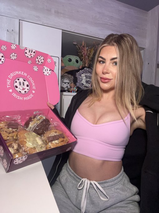 which cookie u taking a bite out of? 😜 https://t.co/twZkGnYhUN<a href="/tag/findom"class="tags"><span>#findom</span></a><a href="/tag/paypig"class="tags"><span>#paypig</span></a><a href="/tag/humanatm"class="tags"><span>#humanatm</span></a>