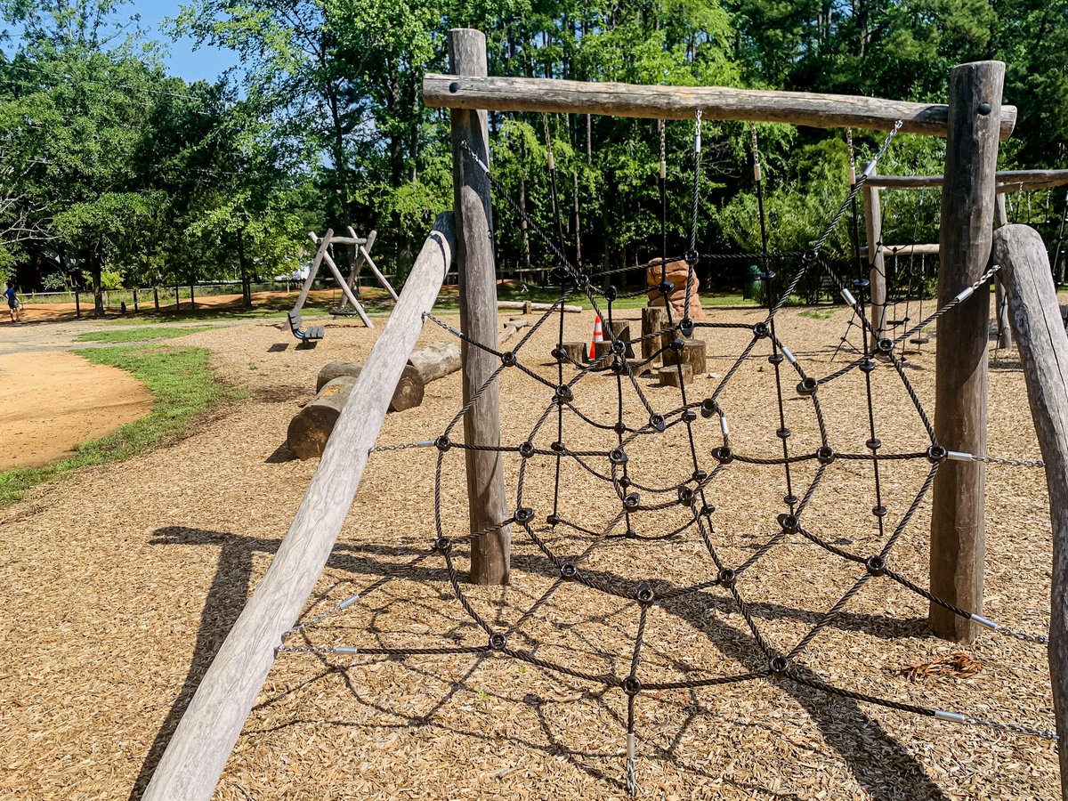 CarrboroRecPark's tweet photo. This July, we are celebrating @nrpa #ParkandRecMonth!

Do you wonder #WhereYouBelong? Check out MARTIN LUTHER KING JR PARK at 1120 Hillsborough Rd, a 10-acre park w/ a nature trail, pavilions, amphitheater, community garden, and more! 

🌳 https://t.co/HLvyhkTB0q https://t.co/Izj5zfX8Rk