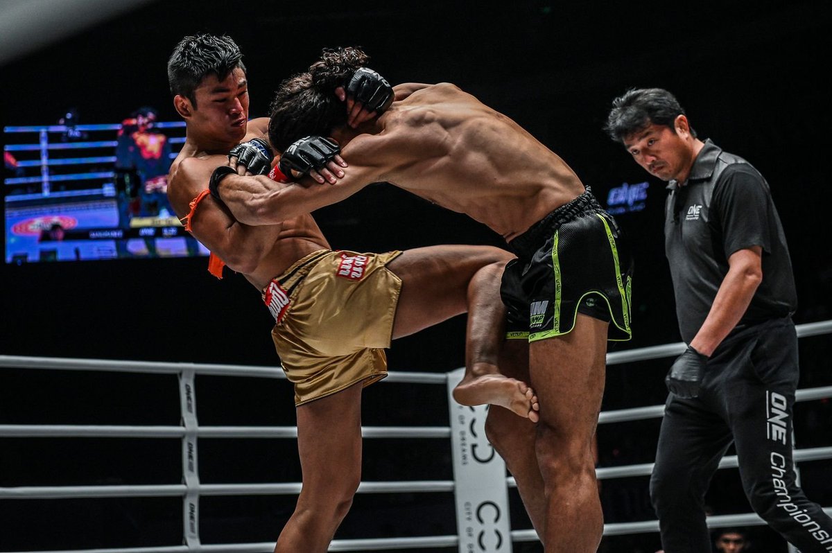 SlipperBoxing's tweet photo. MUAY THAI fighters who are COOKED
A thread 🧵:
#MMATWT #Muaythai https://t.co/ZUSpj6wEaG