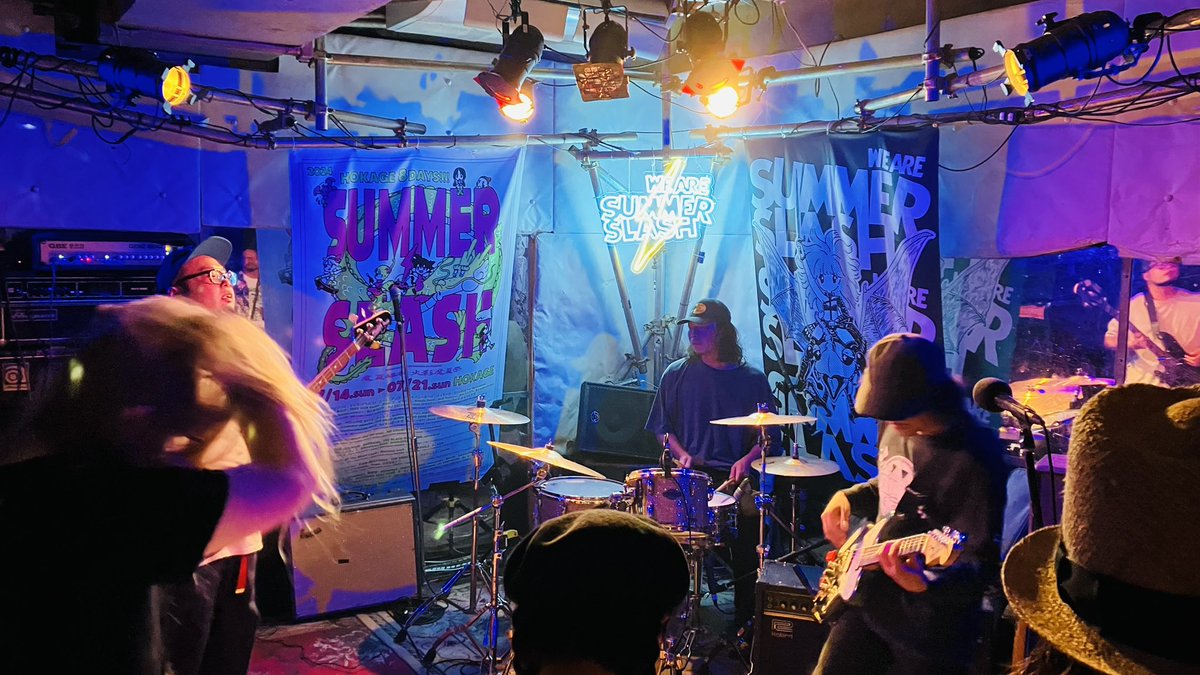 shiz_emoon's tweet image. 初めてですよ #火影 。めっちゃダンジョン感あるとこでたまげた！
ちょっと出遅れて #DMBQ 増子さんのバンドから。足元のエフェクターの数と使いこなし方は流石ですな！