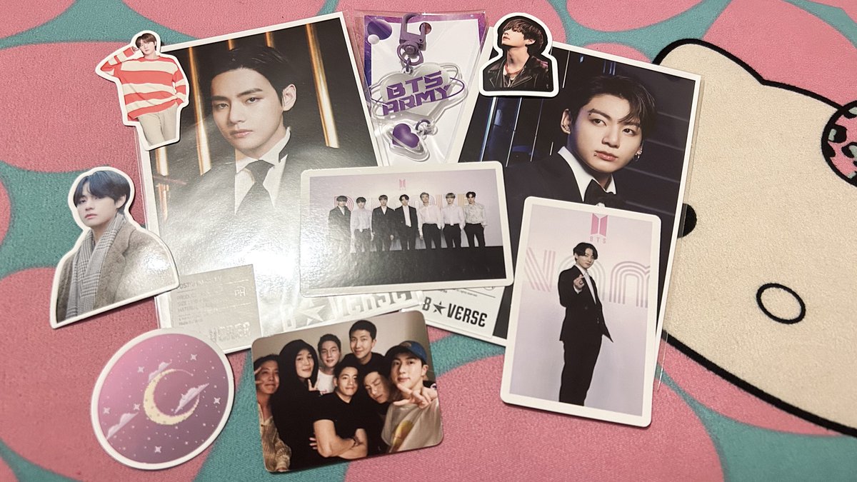 hellokitty_md's tweet image. Thank you so much to @minchloovver! I forgot na may postcard din pala me from you. HAHAHA. I thought yung keyring lang talaga aabot mo kanina. 🤣 Love you! 💖