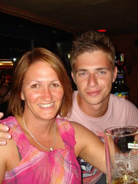 Thank you, <a href="/Nickelback/">Nickelback</a>, for getting me around the 3.33 mile run this morning 
333 weeks since <a href="/teffers15/">Josh Deakin</a> passed.
Miss you so much, my Boy ##runforjosh #always #nevergiveup #oddsocks 💕