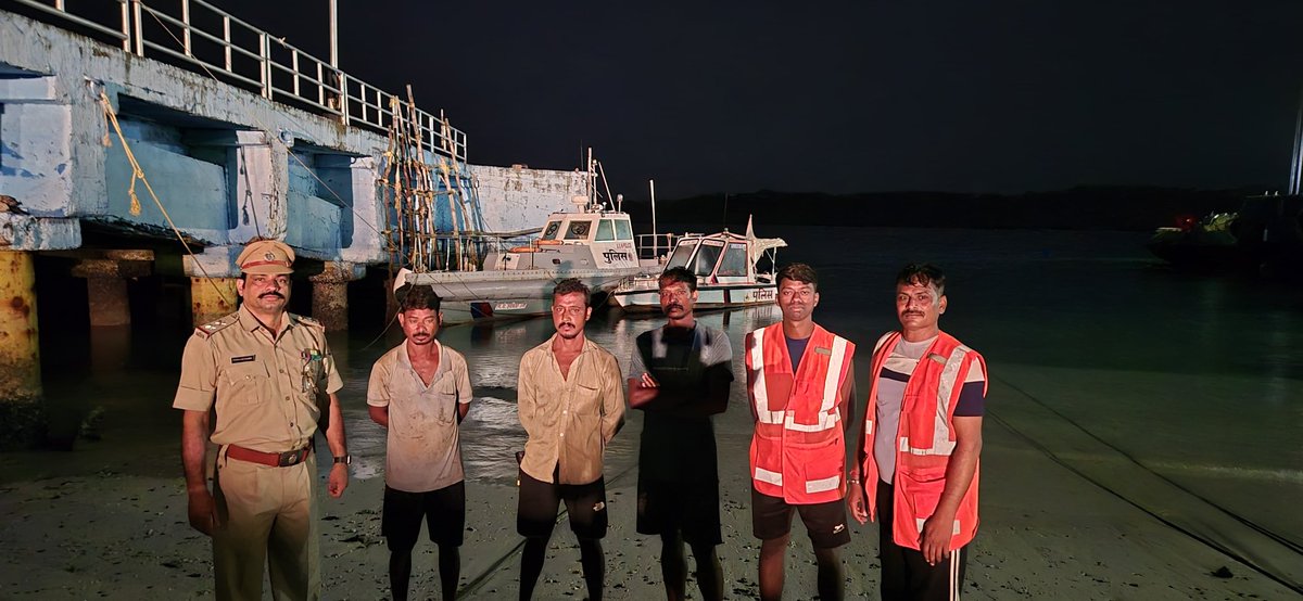 Late night valiant operation to rescue 03 stranded fishermen from rough Sea by Andaman &amp; Nicobar Police
 
Living upto its motto of Nirbhay-Nipun-Nishpaksh, During night of 20/07/2024 Swaraj Dweep Police and Police Marine Force( PMF)  rescued 03 fishermen stranded on Nicholson