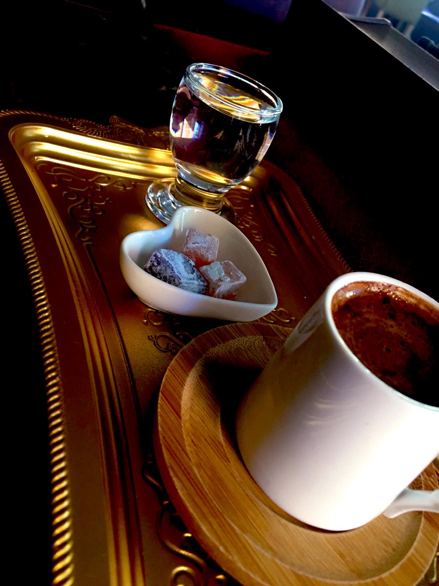 Kahvemi yalnız  içmeyi sevenlerdenim…☕️