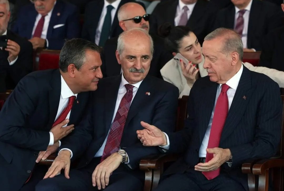 🇹🇷🇹🇷🇹🇷🇹🇷🇹🇷. Türk Milletinin özlediği ve görmek istediği tam olarak budur: İçeride muhalefet olabilir,ancak dışarıya karşı birlik ve beraberlik içinde olmalıyız.
Ülkem ve Milletim adına grur duyduğum bir tablodur.
Allah onlardan razı olsun.
🇹🇷🇹🇷🇹🇷🇹🇷🇹🇷. 
#tokkon
Genel Başkanı