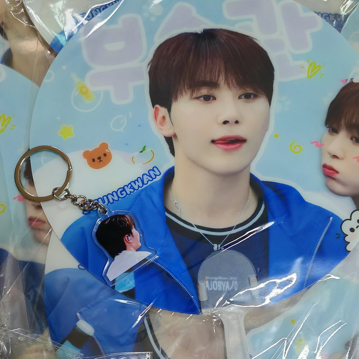 🧡캐럿랜드 승관 부채랑 키링 나눔 이벤트🧡

부채50개 키링60개 준비됬어 있습니당!
티켓아직도 없는 바람에 7.23일 다 나눌 예정이니 양해 부탁드립니당! 😥
정확한 장소는 당일 다시 공지하겠습니다~

🧡많관부🧡
 #승관 #부승관 
#SEUNGKWAN #胜宽 #スングァン 
#SEVENTEEN  #세븐틴