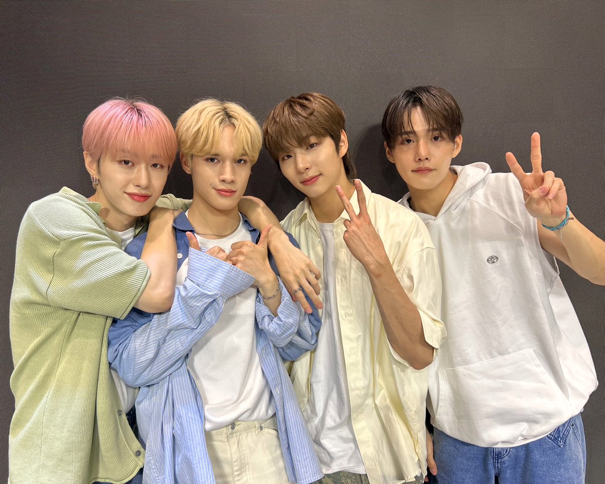 BDU4official's tweet photo. [📸] 240721 B.D.U 1st mini Album [Wishpool] 발매기념 팬사인회 #12 완료 🫰🏻

#BDU #비디유
#Wishpool #MyOne https://t.co/AIUGEToosQ