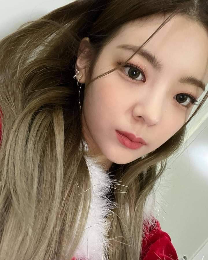 b_csengee's tweet photo. @ITZYofficial Happy Birthday to the wonderful Lia! I'm so glad you're back, I hope you're feeling much better and happy now! Have a wonderful day today and eat and drink delicious things!💕🍨🧋
 Happy Lia Day!  I love you so much!
24.07.21 🎂🪷💗 https://t.co/ztosv9vbGU