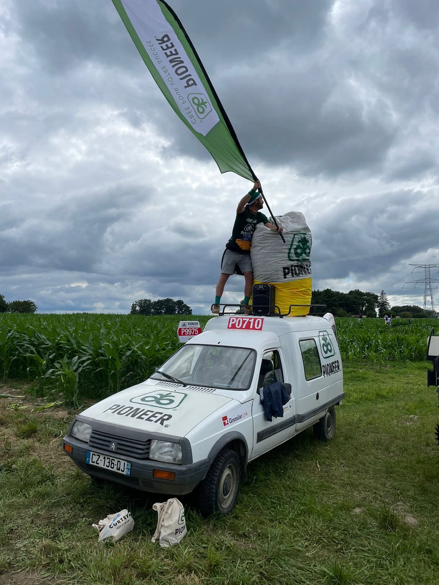 Le Virage <a href="/PioneerSeeds/">Pioneer Seeds U.S.</a> a tenu ses promesses avec 140 agriculteurs 🧑🏻‍🌾 présents lors du passage du <a href="/LeTour/">Tour de France™</a>  🚴‍♂️
On a parlé semis de précision <a href="/PrecisionPlant/">Precision Planting</a> / digital #Granular / innovation #drone #BlueN avec toute l’équipe <a href="/CortevaFR/">Corteva France</a>