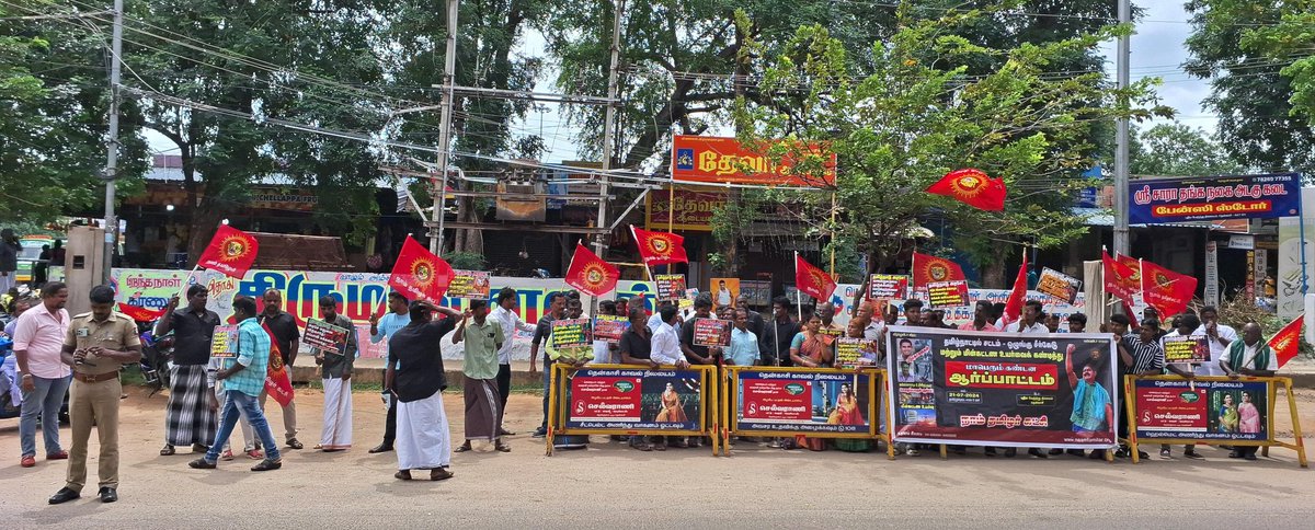 CankitaI's tweet photo. #தென்காசி_மாவட்டம்
#நாம்_தமிழர்_கட்சி முன்னெடுத்த ஆளும் திமுக கட்சியின் சட்ட ஒழுங்கு சீர்கேடு, மின் கட்டண உயர்வு, கள்ளச்சாராயசாவு கண்டித்து புதிய பேருந்து நிலையம் அருகில் மாபெரும் கண்டன ஆர்ப்பாட்டம் நடைபெற்றது.
கலந்து கொண்ட உறவுகள் அனைவருக்கும் புரட்சி வாழ்த்துகள் 💪🏾💪🏾💪🏾❤️💛❤️ https://t.co/iuVMG0rFVf
