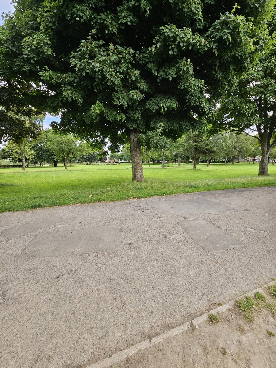 Team 4 from the Community Protection Team doing a patrol at Baitings Dam and then Hullen Edge Park engaging with dog walkers... 🐾 🐾 
<a href="/Calderdale/">Calderdale Council</a> 
<a href="/WKyle321/">WardenKyle321</a> 
<a href="/warden_mick/">Mick Warden</a> 
#baitingsdam 
#Hullenedgepark 
#HappySunday
