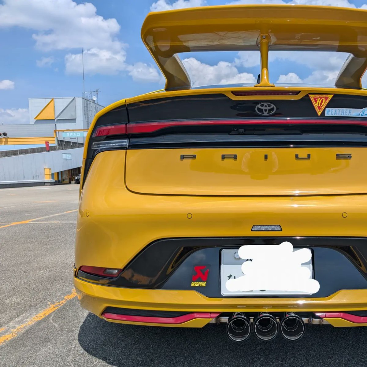 yellowPRIUS's tweet photo. モデリスタエアロ斬る。
ロッソモデロ斬る。
真ん中にマフラー着ける。
シビック風・・

#プリウス　#センター出しマフラー　#マツダスピード　#ランティス　#ogワークス #prius https://t.co/353AJcBojv