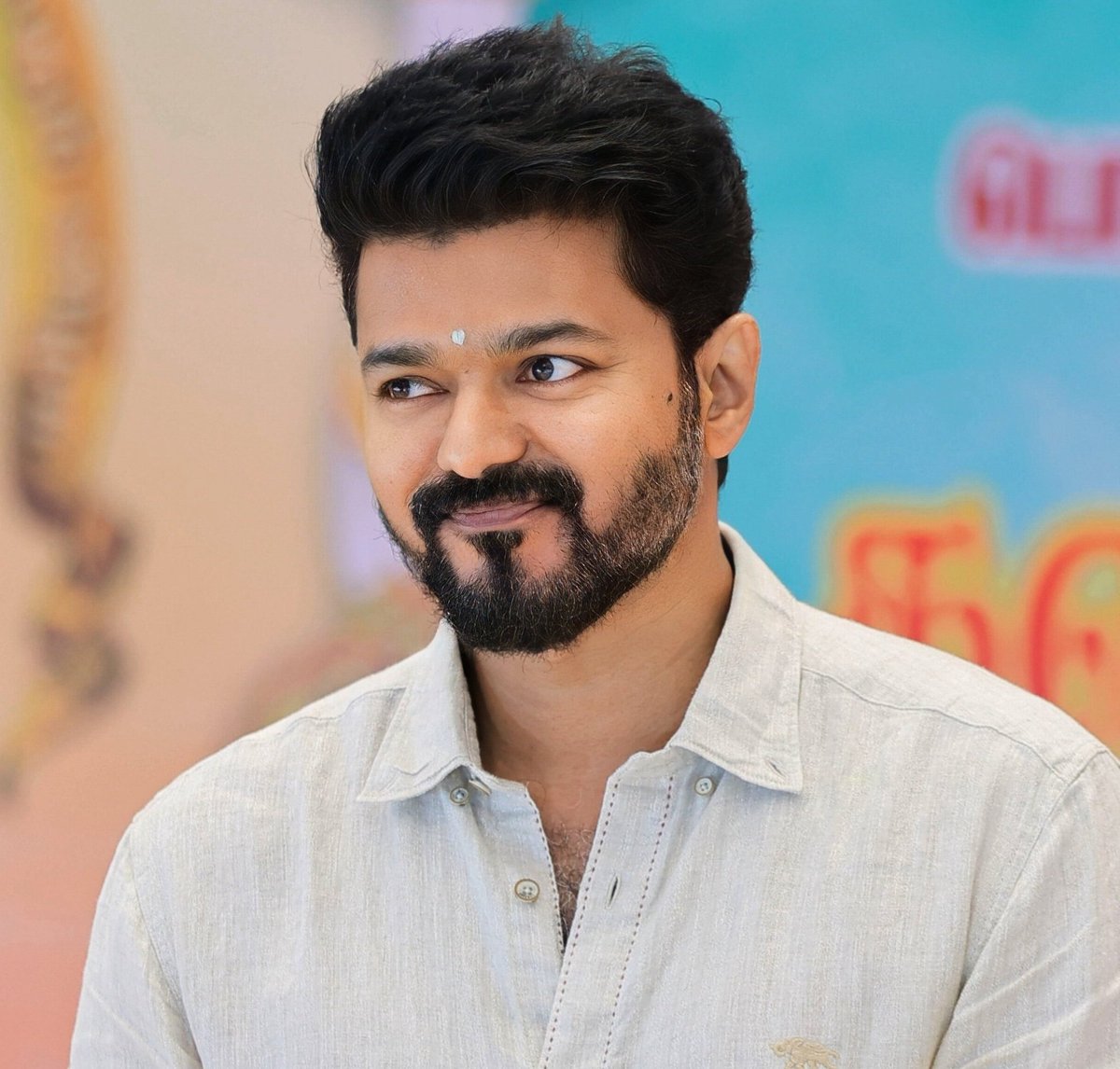 TOlMovies's tweet photo. Who's Looking Most Handsome ?

      🔁#Prabhas                        ❤️#Vijay https://t.co/GTsJYhGpTY
