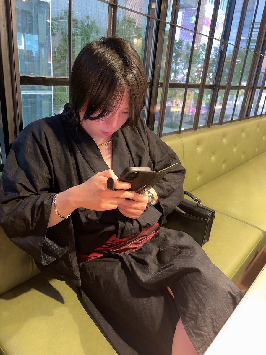 shoya_aihonten's tweet photo. 7/21、こんばんは。

愛本店の翔也チャンネル、第254弾。

公開中です。

皆、見てね。

写真は少し前のもの。

#愛本店の翔也チャンネル 
#YouTube 
#YouTuber 

突然笑い出したら翔也はどんな反応するのか？ #shorts https://t.co/E95wniHDEa @YouTubeより https://t.co/vn48OTyiYs
