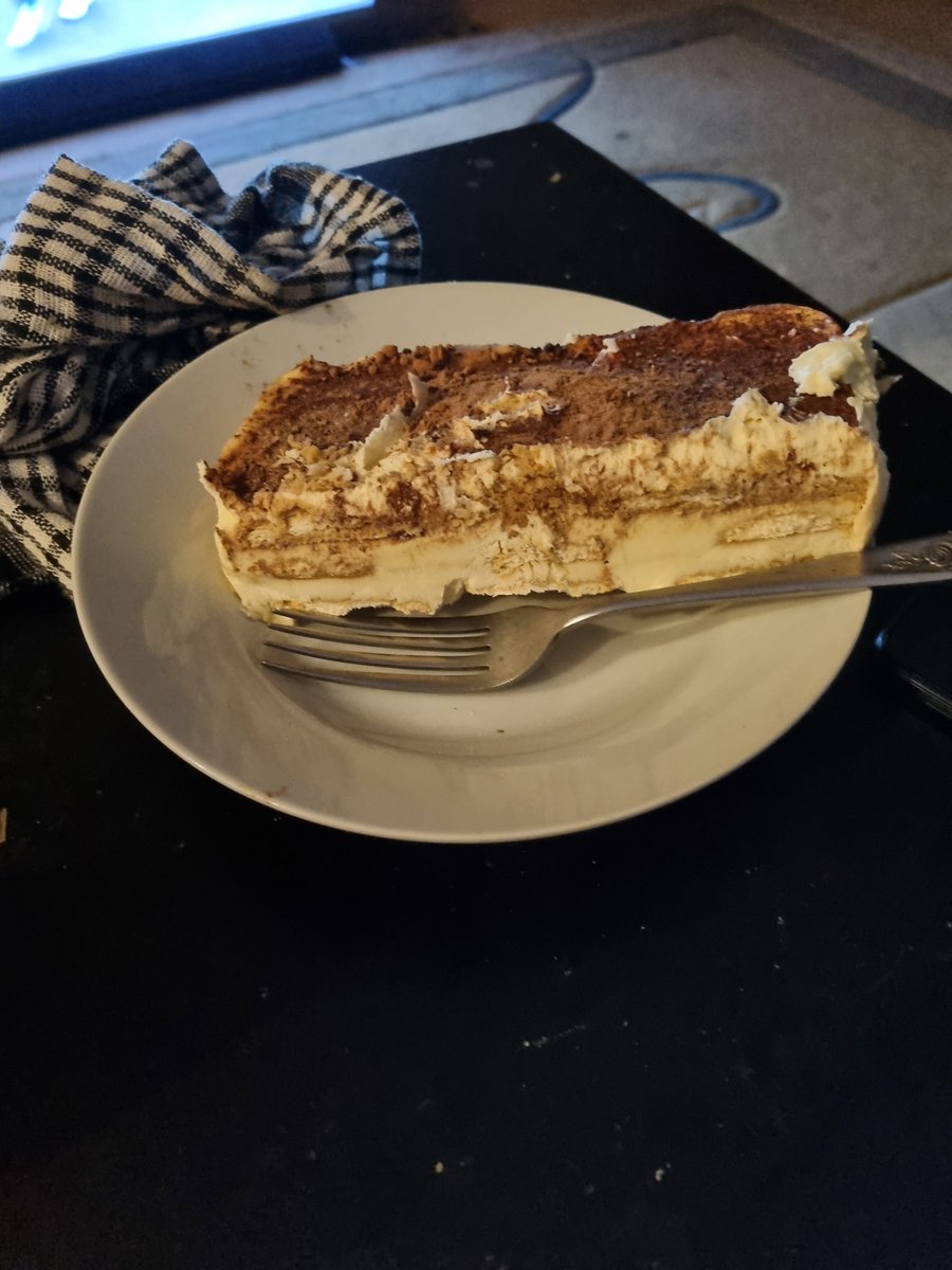 JustJoeM8's tweet image. #asksbstdf #toursnacks
#tourcat all set . Home-made burgers and Tiramisu .
To all the staff,  comentators, thank you for another year.. job well done . To all the Supreme athletes 
Chapeau 👏