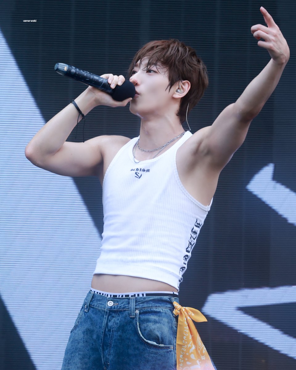VANNERworld__'s tweet photo. 240720 워터밤 대구 HQ 
워터 페스티벌 + 안영준 필승 조합 😇

#배너 #VANNER @VannerOfficial
#영광 #안영준 #YEONGGWANG #워터밤 #WATERBOMB #WATERBOMB2024 https://t.co/V4PtpeAOjK