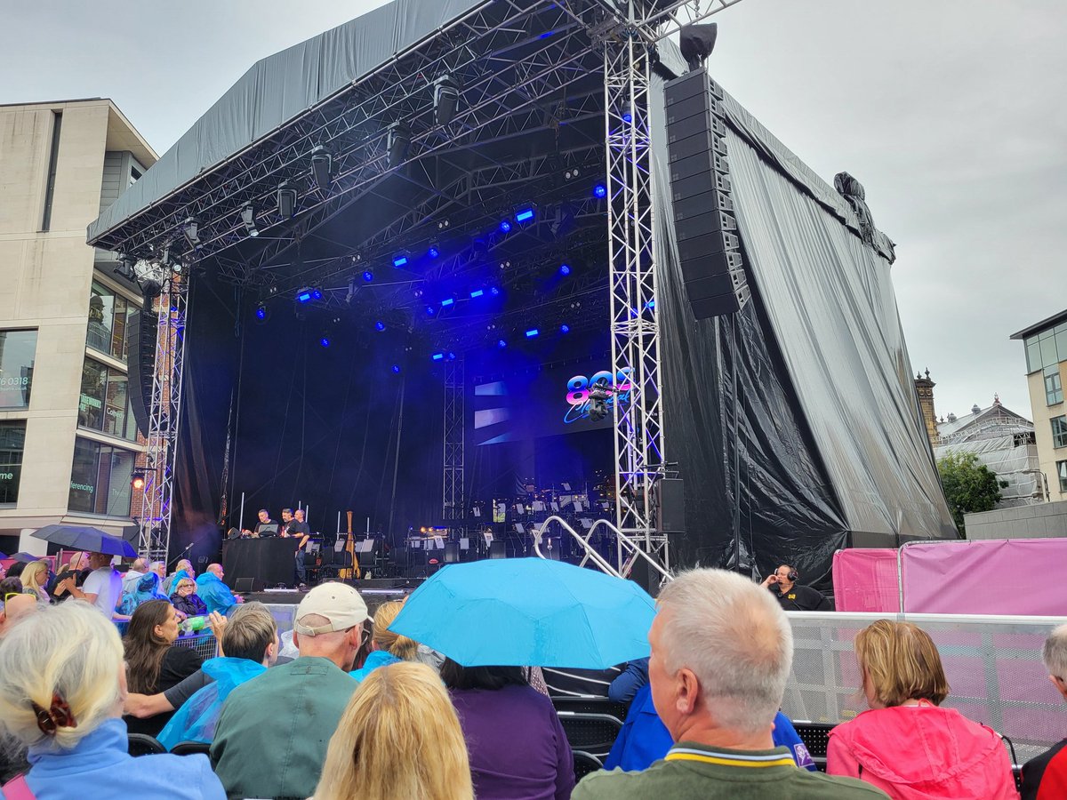 heifer666's tweet image. #milleniumsquareleeds  #operanorth #midgeure #bananarama #johnnyhatesjazz #deneisepearson great night #classical80s