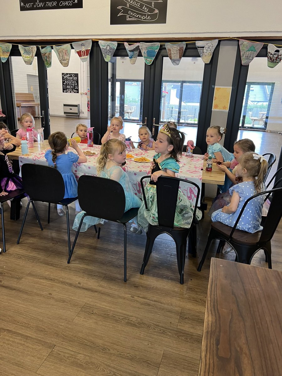 antheaking2's tweet photo. End of term party for our Little Ballerinas in our class in #Barry #Saturdaymornings , full of fun, excitement and friendship π
#antheamkingschoolofdancing
#multiawardwinningdanceschool
#fusingfunwithlearning https://t.co/Y1I4uOvwr0