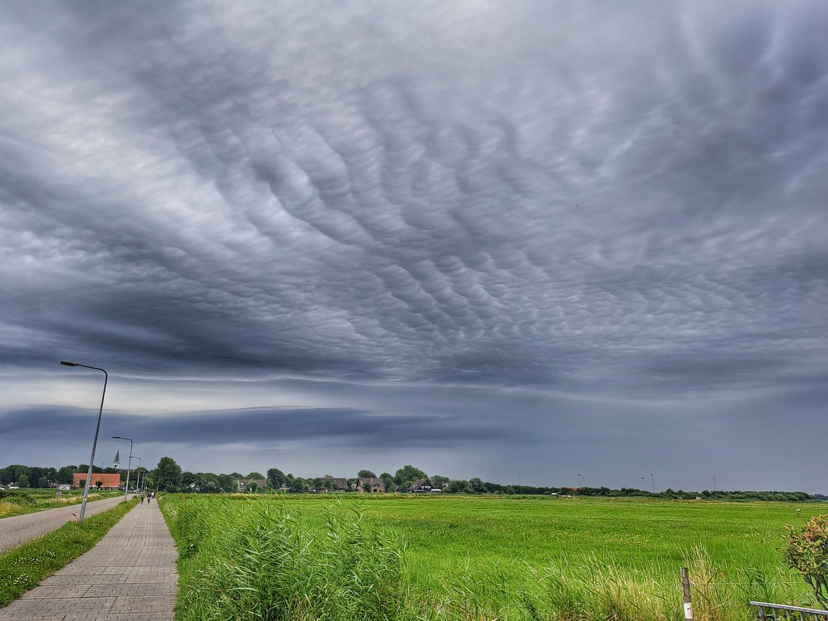 Even hard hollend naar huis. #buitje #Terschelling #wolken <a href="/BuienRadarNL/">Buienradar</a> @weermanreinier @MarcdeJongRTL <a href="/marjondehond/">Marjon de Hond</a> <a href="/nicolienkroon/">nicolienkroon</a> <a href="/mrmiddendorp/">Maurice Middendorp</a> <a href="/WilliamHuizinga/">William Huizinga</a>