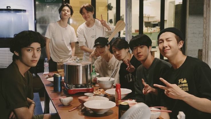 seokjinmylabsss's tweet photo. bts bts bts 🩹 https://t.co/ohgKQY6Px3