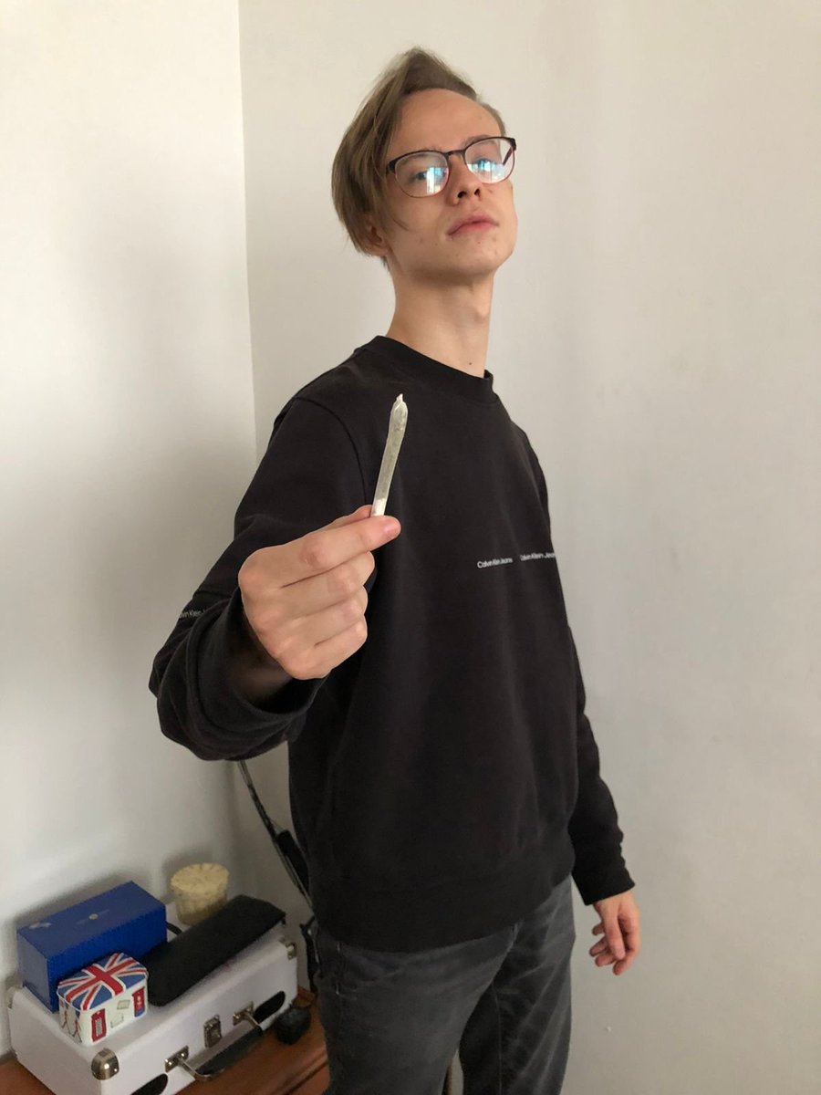 S1ker tweet media