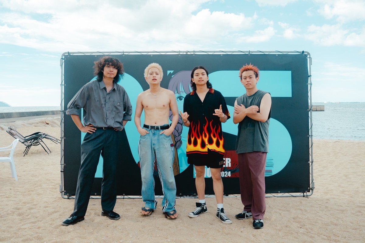NUMBERSHOT_'s tweet photo. 【ヤングスキニー】

繊細で美しく、ロックで力強い曲に視線は釘付け！
名曲"本当はね、"が頭から離れません！
メンバーの煽りがテンションをさらに上げ、差し掛かってきた西日がヤングスキニーをさらに魅力的に映し出します！

#NUMBERSHOT
#ヤングスキニー https://t.co/RRju7PmTF2