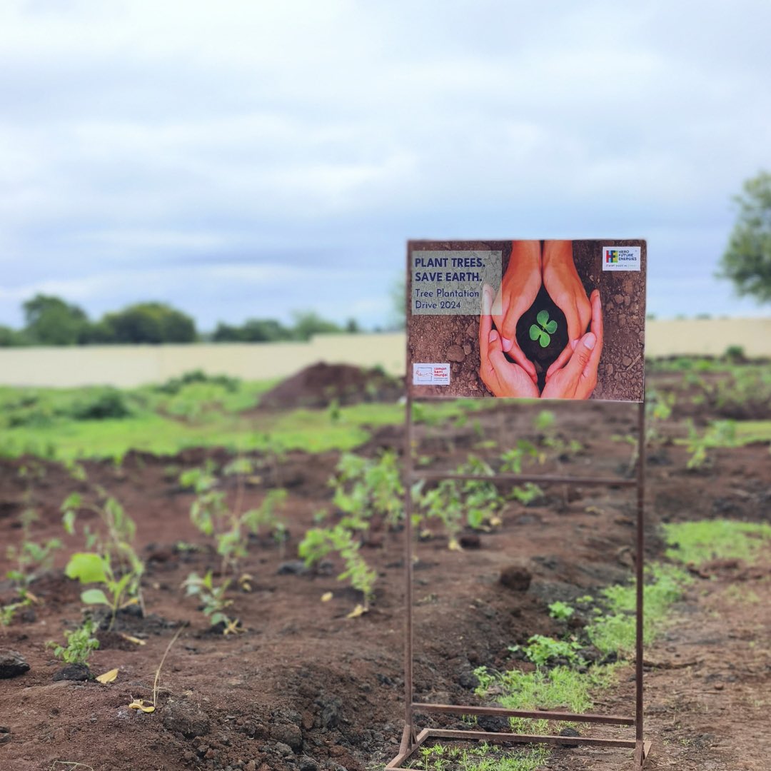 The Raman Kant Munjal Foundation, with support from Hero Future Energies, launched tree plantation drive in Pratapgarh, Rajasthan. Our goal: plant 5,000 trees! The chosen location, Jhansri Village, will benefit from the Miyawaki Method, ensuring rapid and dense forest growth.