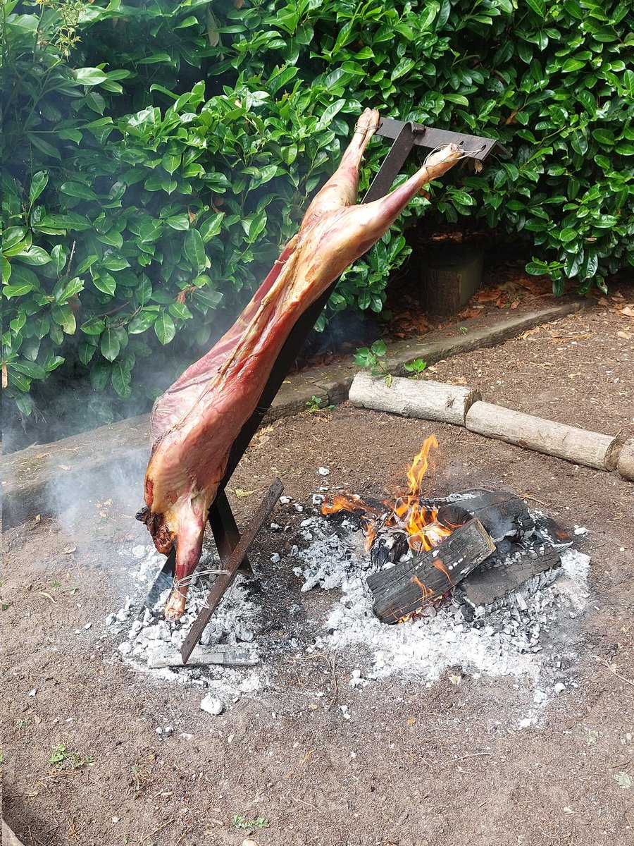AndrewFearyBBQ's tweet photo. What better way to spend a Sunday?? #asado  #lamb #manfiremeat https://t.co/OKUgSyJm8r